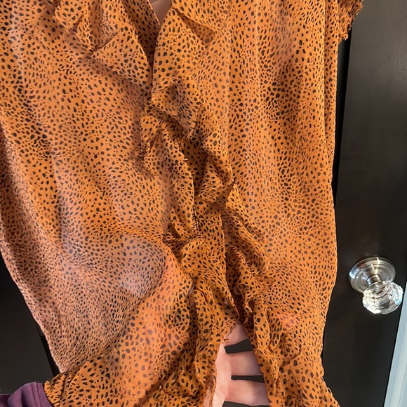 7 For All Man Kind ruffle sheer animal print silk blouse with cami included - Picture 5 of 7